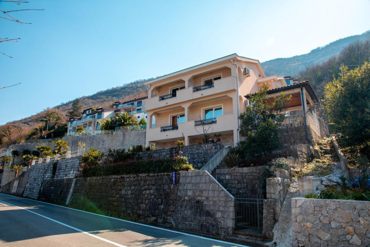 La Castagna Apartments Kotor Bagian luar foto