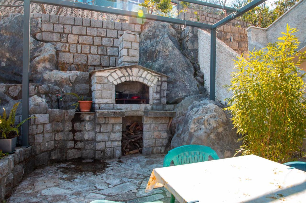 La Castagna Apartments Kotor Bagian luar foto