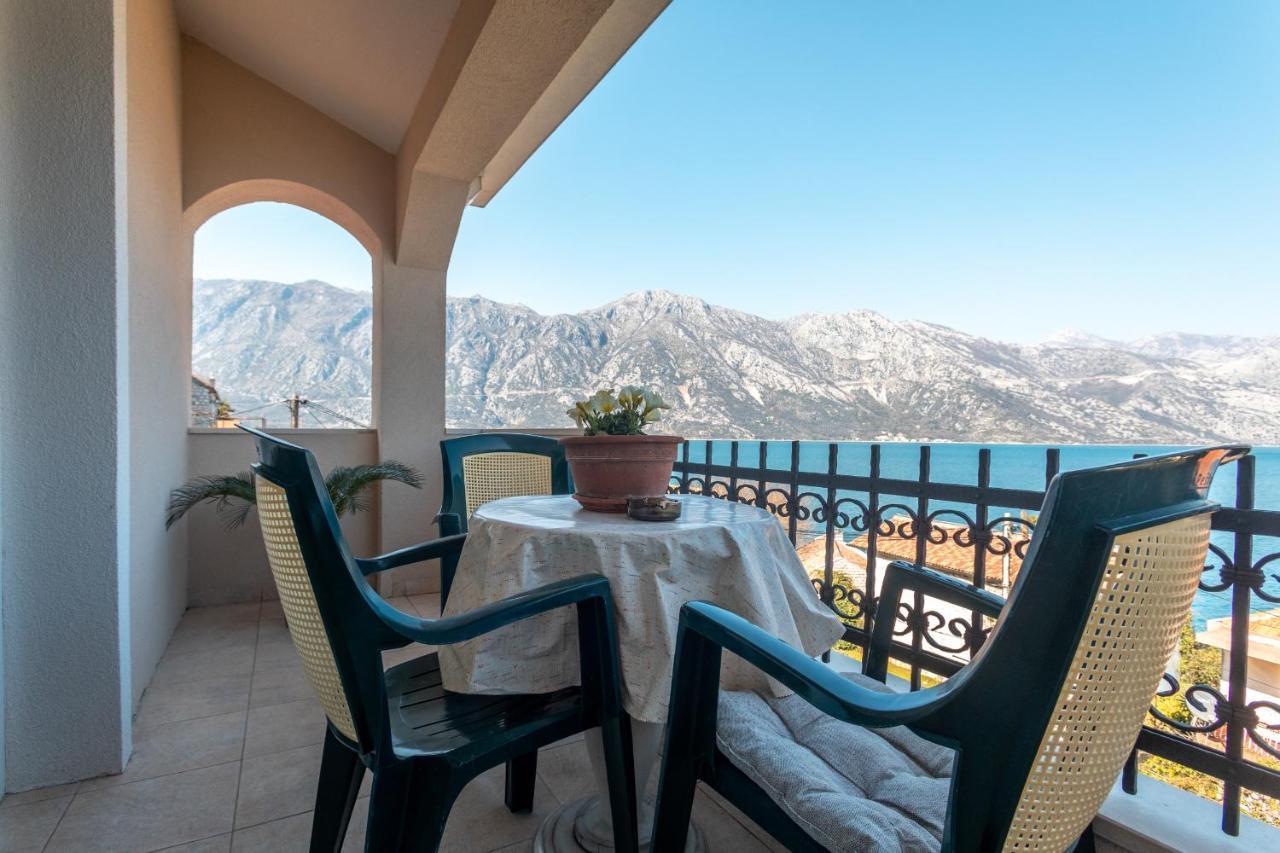 La Castagna Apartments Kotor Bagian luar foto