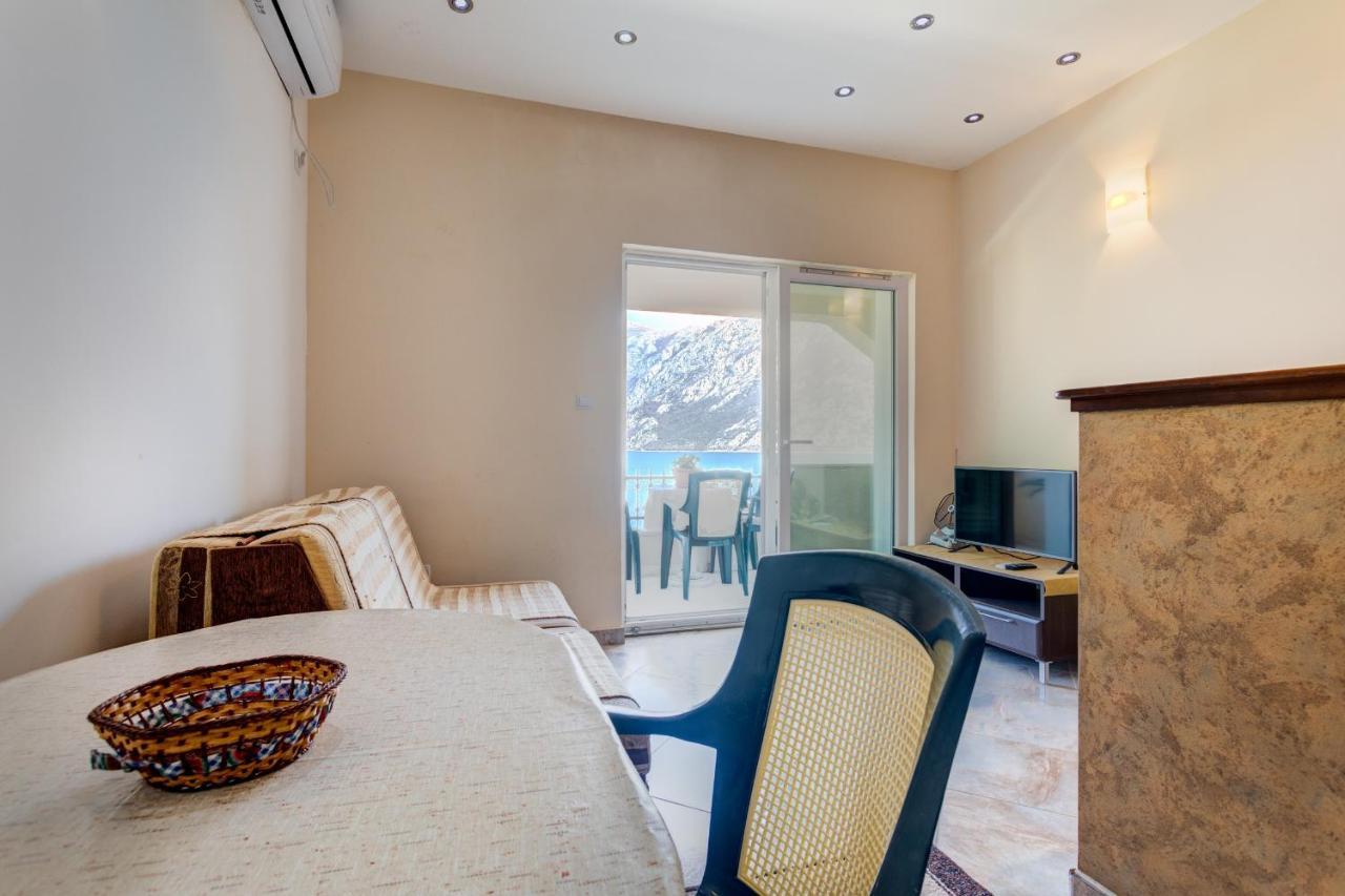 La Castagna Apartments Kotor Bagian luar foto